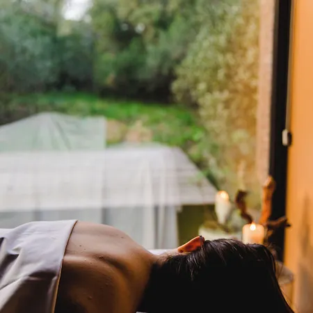 クッキング アンド ネイチャー エモーショナル ホテル 4*